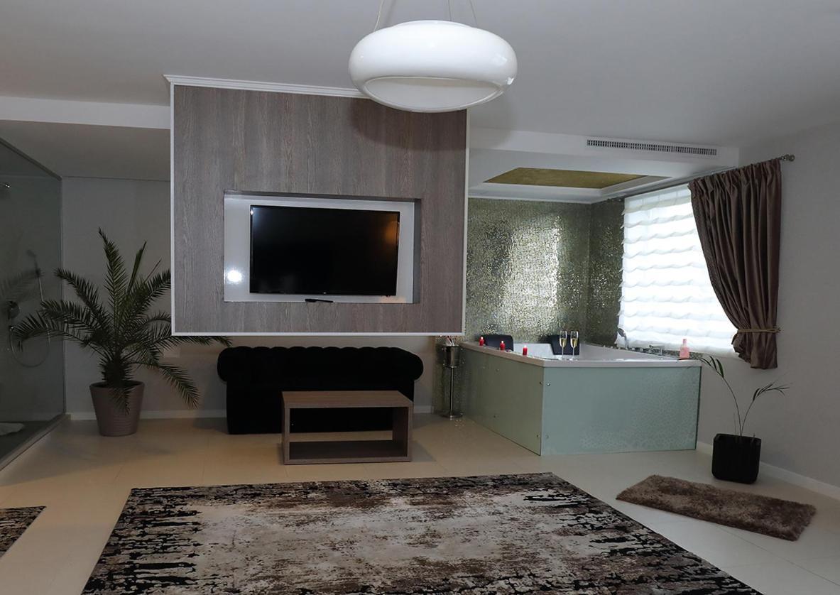 Meliss Events Hotell Craiova Exteriör bild