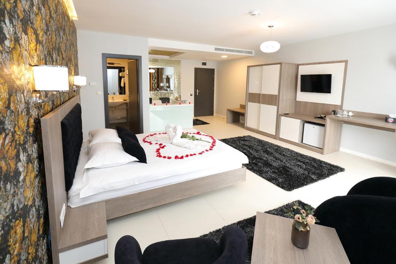 Meliss Events Hotell Craiova Exteriör bild