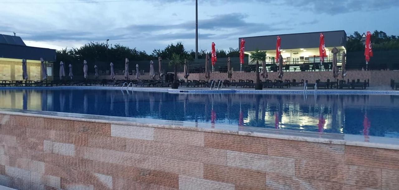 Meliss Events Hotell Craiova Exteriör bild