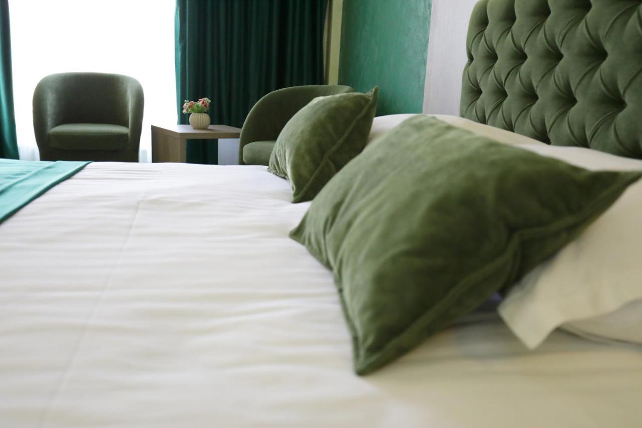 Meliss Events Hotell Craiova Exteriör bild