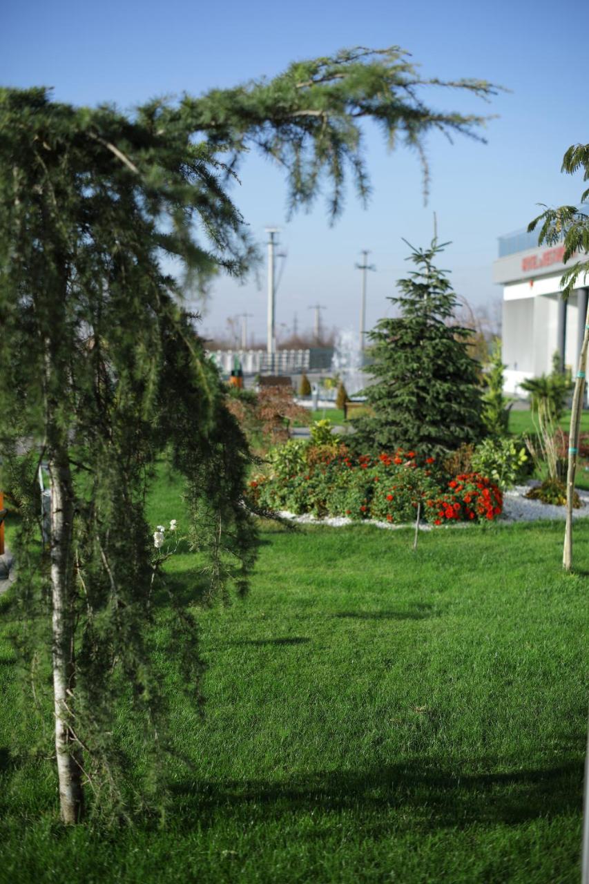 Meliss Events Hotell Craiova Exteriör bild